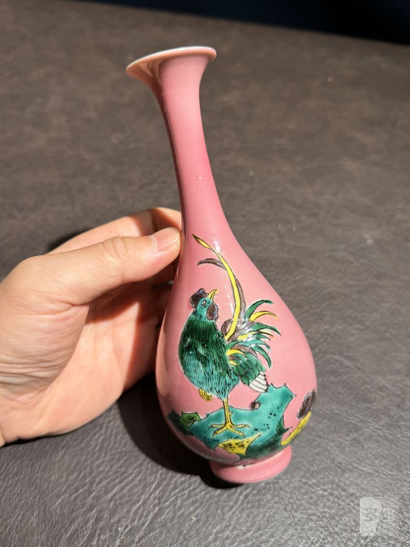 清康熙 胭脂水地素三彩冠上加冠玉壶春瓶 - 图5
